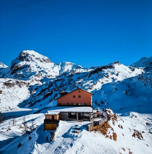 Immagine che raffigura Rifugio F.lli Calvi